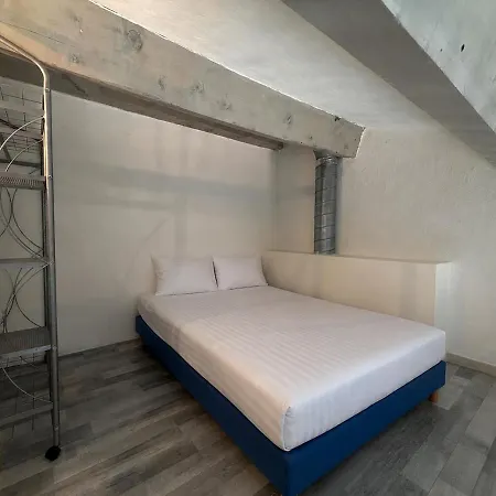 Avec Mezzanine, Climatise, Acces Prive Golf Saint-Raphaël