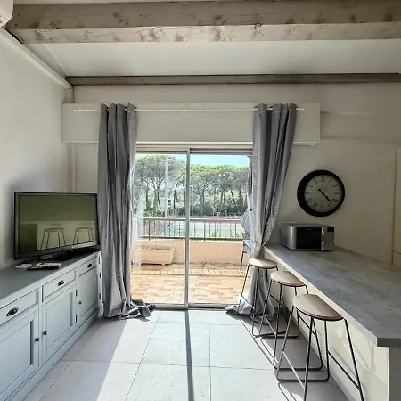 Avec Mezzanine, Climatise, Acces Prive Golf